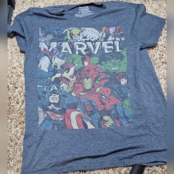 Marvel Superheroes T-Shirt - Picture 1 of 2